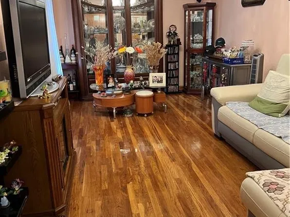 3025 Ocean Avenue image 1 of 10