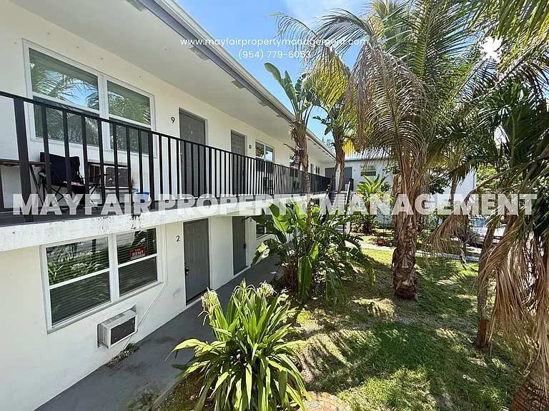 240 SW 8th St #10 — Photo 17
