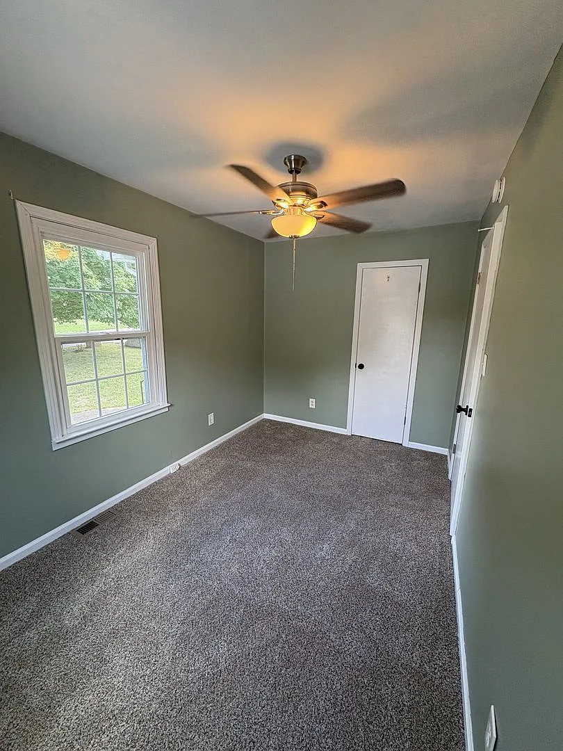 Freshly remodeled home close to APSU and Downtown Clarksville — Photo 2