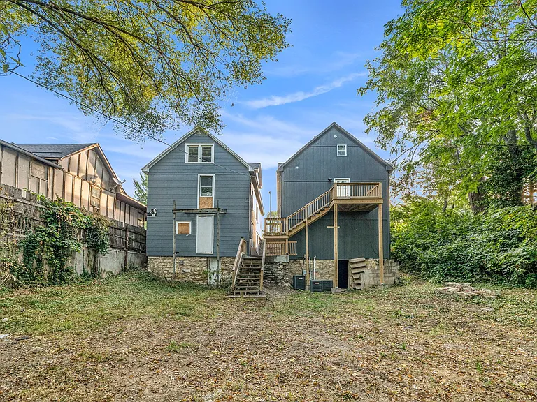 2828 Summit St — Photo 24