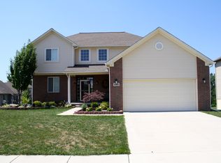 8448 Forest Glen Dr, Grand Blanc, MI 48439