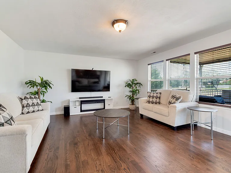 649 E Duck Creek Cir — Photo 16