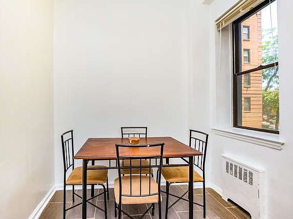 5th image of 3840 Greystone Ave