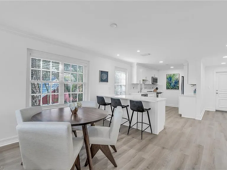 271 Broad Ave S #203 — Photo 5
