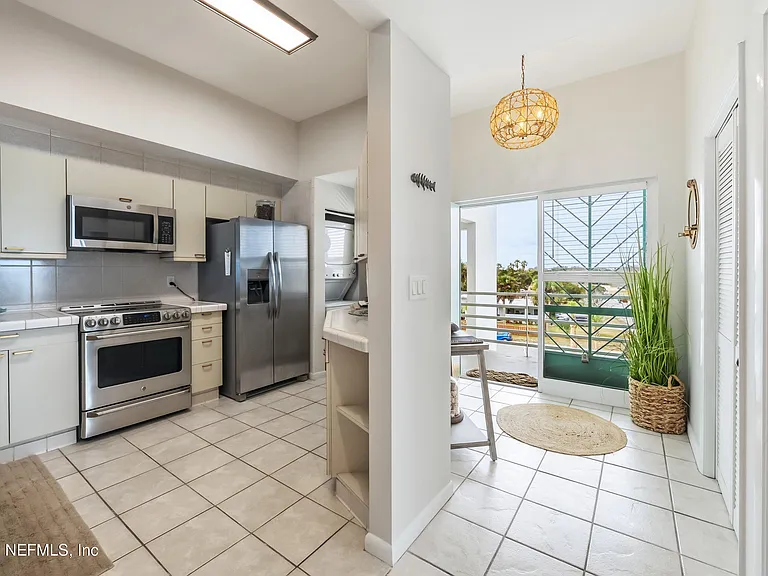 75 Comares Ave #3A — Photo 9