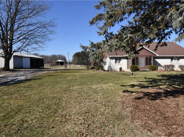8172 Kansas Rd, Lowellville, OH 44436