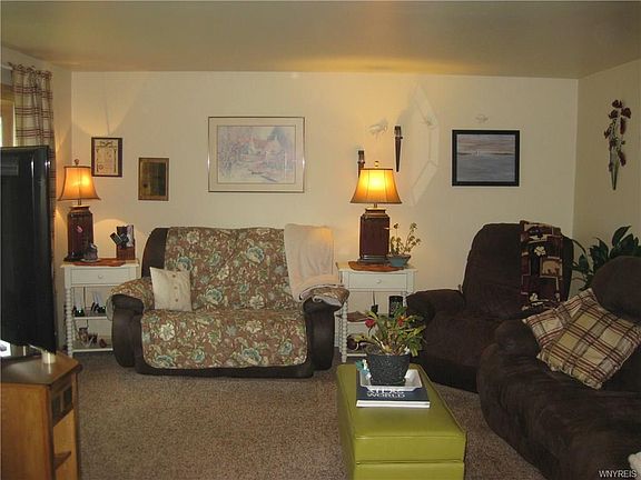 5th image of 135 Gibson St