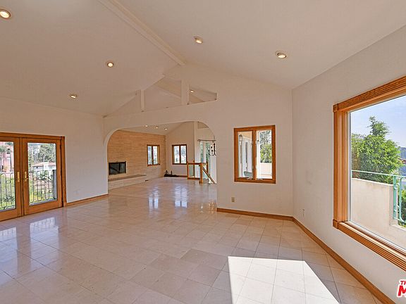 4th image of 2811 Belden Dr