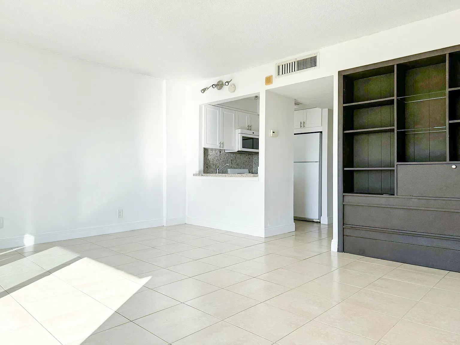Studio, 1.0 bath, 440 sqft, $1,800 — Photo 2