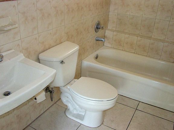 4th image of 328 NW 12th Ave APT 3L