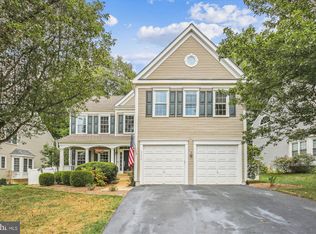 2576 Holly Manor Dr, Falls Church, VA 22043