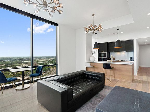 4th image of 70 Rainey St #2907