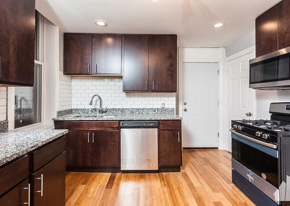 1st image of 830 N Mozart St #1
