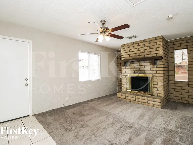 509 W 3rd Pl — Photo 8