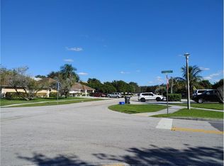 13920 Folkestone Cir, Wellington, FL 33414