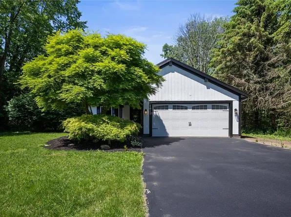1017 Heritage Park Dr, Webster, NY 14580