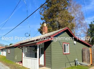 330 1/2 4th St S, Puyallup, WA 98371