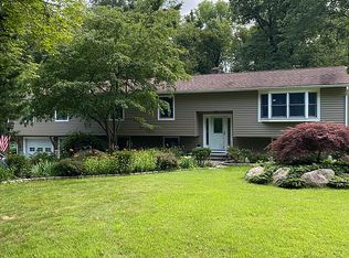 124 Far Horizon Dr, Monroe, CT 06468