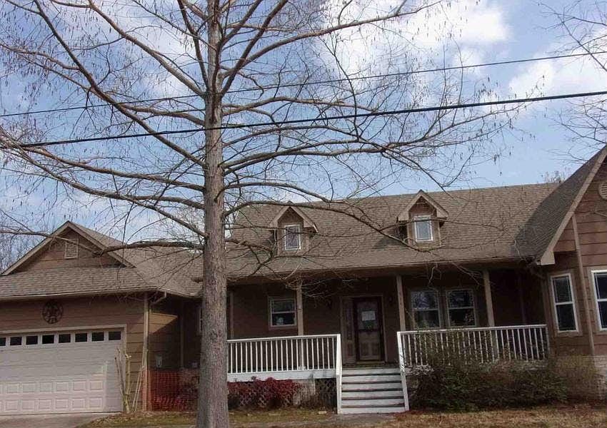 1st image of 514 Chestnut Dr