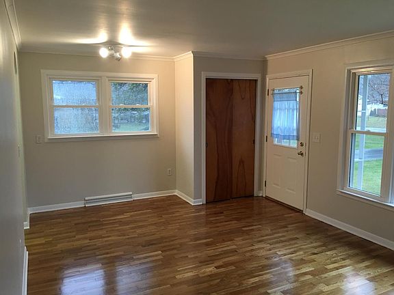 3rd image of 4831 Clunie St