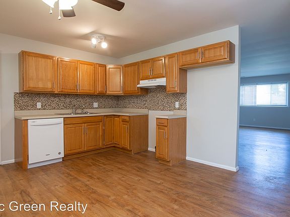 3rd image of 1601 Scenic Dr