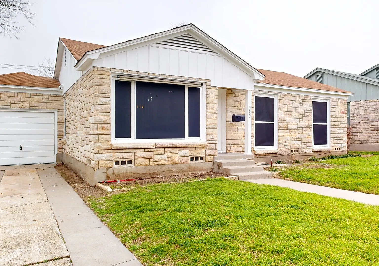 2 Weeks Free + $1,495 Rent Walking Distance To Baylor Scott And White! — Photo 2