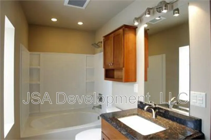 1 bed, 1.0 bath, 622 sqft, $875 — Photo 3