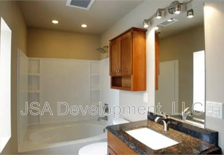 606 Sycamore St #A — Photo 3
