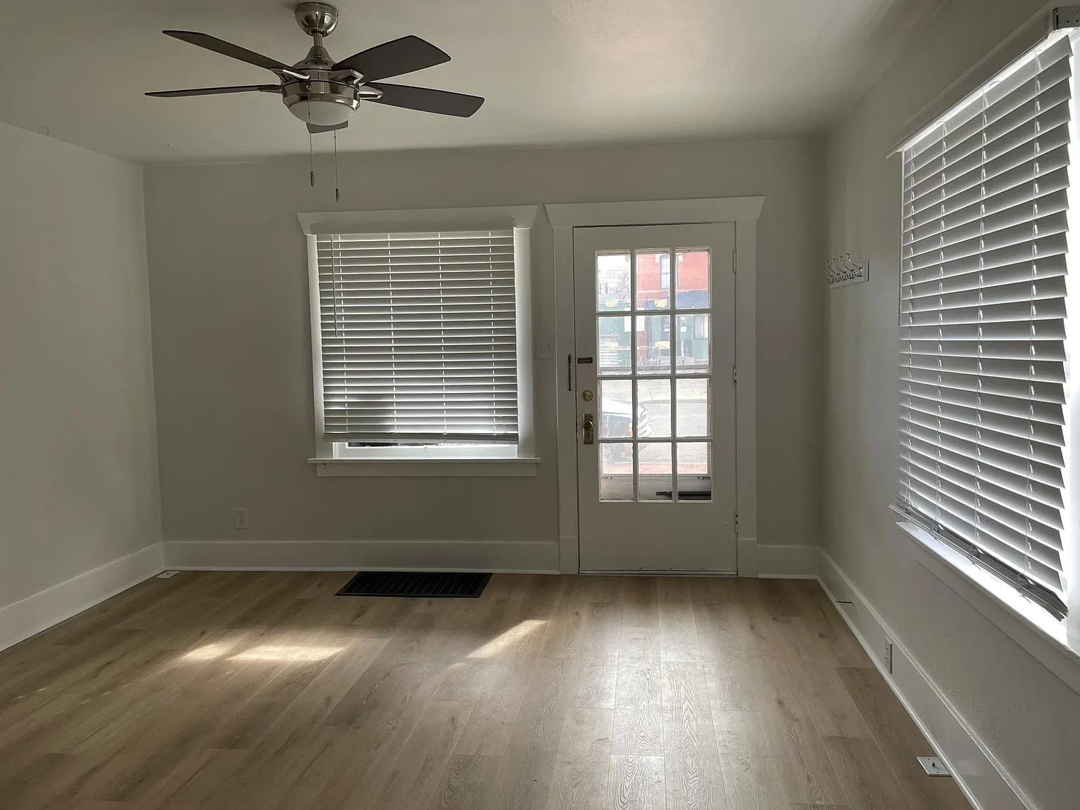 1 bed, 700 sqft, $900 — Photo 1