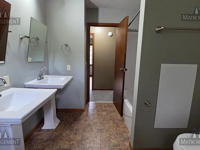 703 Northern Hills Dr NE — Photo 36