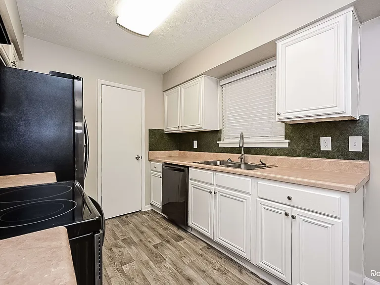 8990 Sterling Ridge Ln — Photo 3