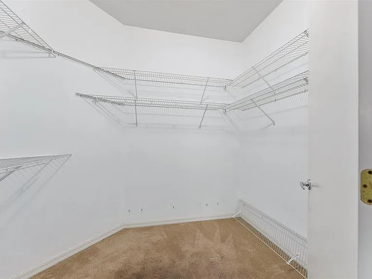 3725 NW 58th Pl — Photo 11