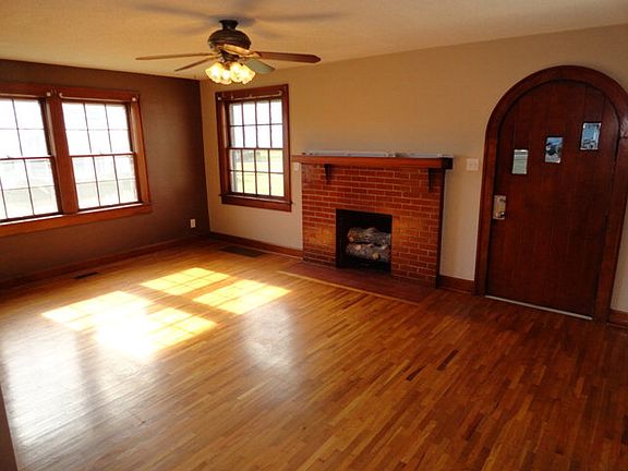 4th image of 47 Colonial Ct