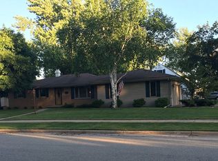 119 W Greenfield Dr, Little Chute, WI 54140