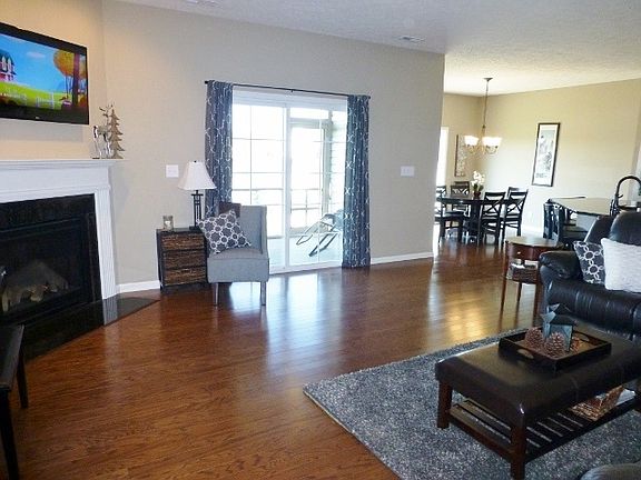 3rd image of 3661 Farnsworth Dr