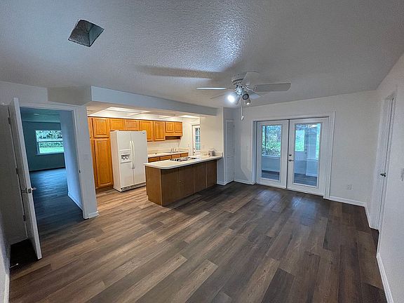 4th image of 3024 Holly St