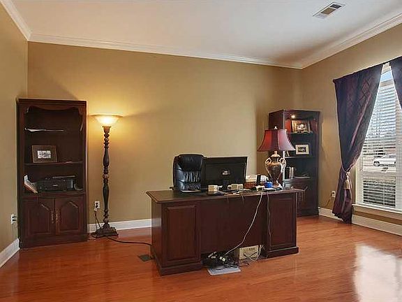 4th image of 307 Leeds Dr