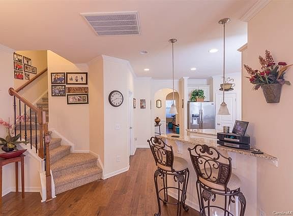 5th image of 4544 Blackmuir Wood Cres