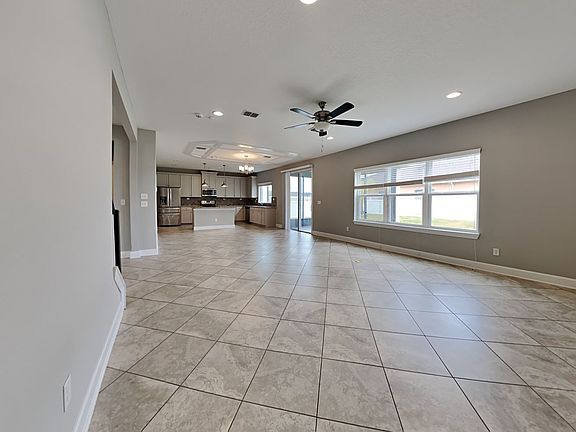 4th image of 655 Charter Oaks Blvd