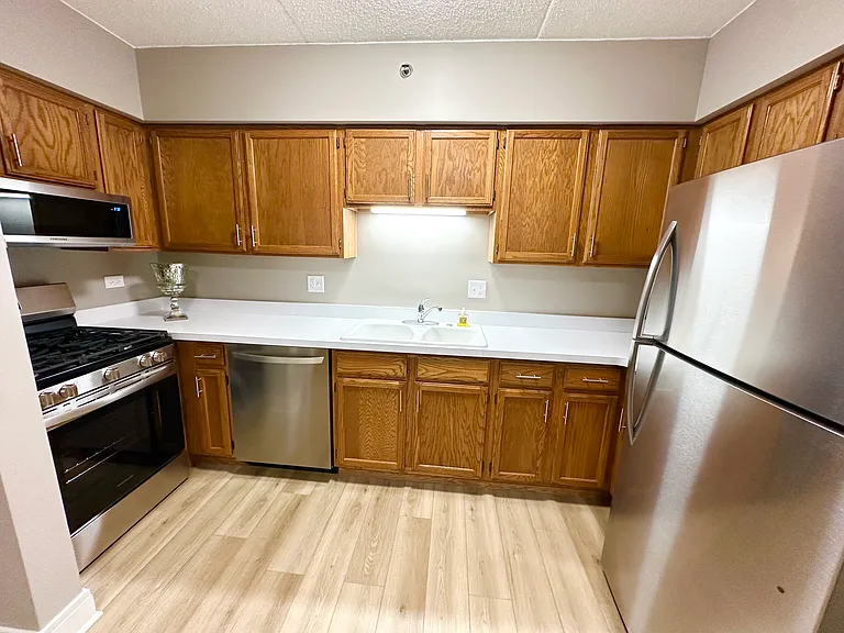 1028 Ashley Ct N #1B — Photo 3