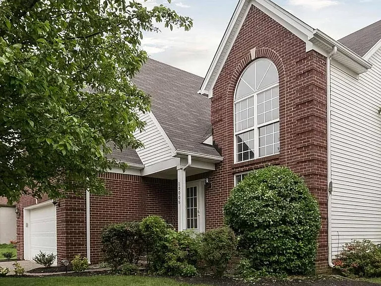 10006 Spring Gate Dr — Photo 2