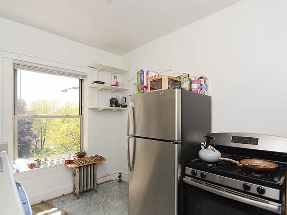 4th image of 4400 N Racine Ave Unit 4