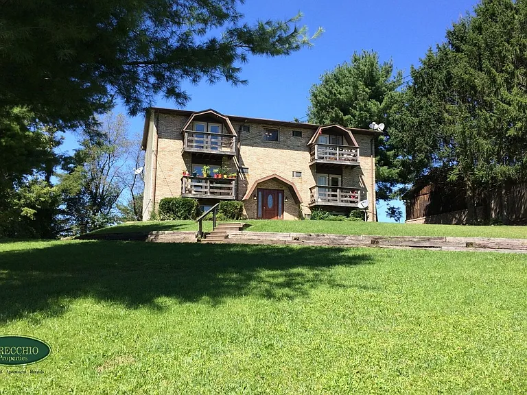 180 Manor Dr — Photo 1