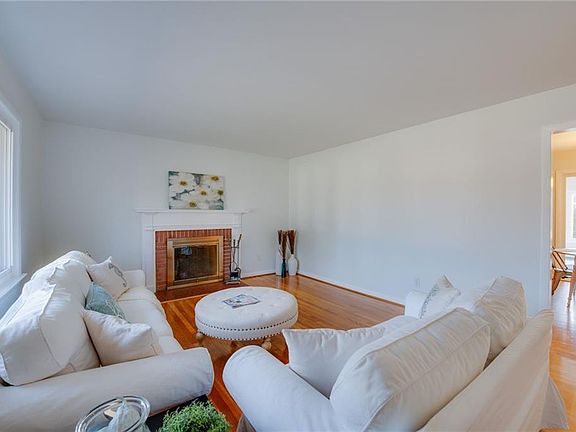 2nd image of 15 Redbud Ln