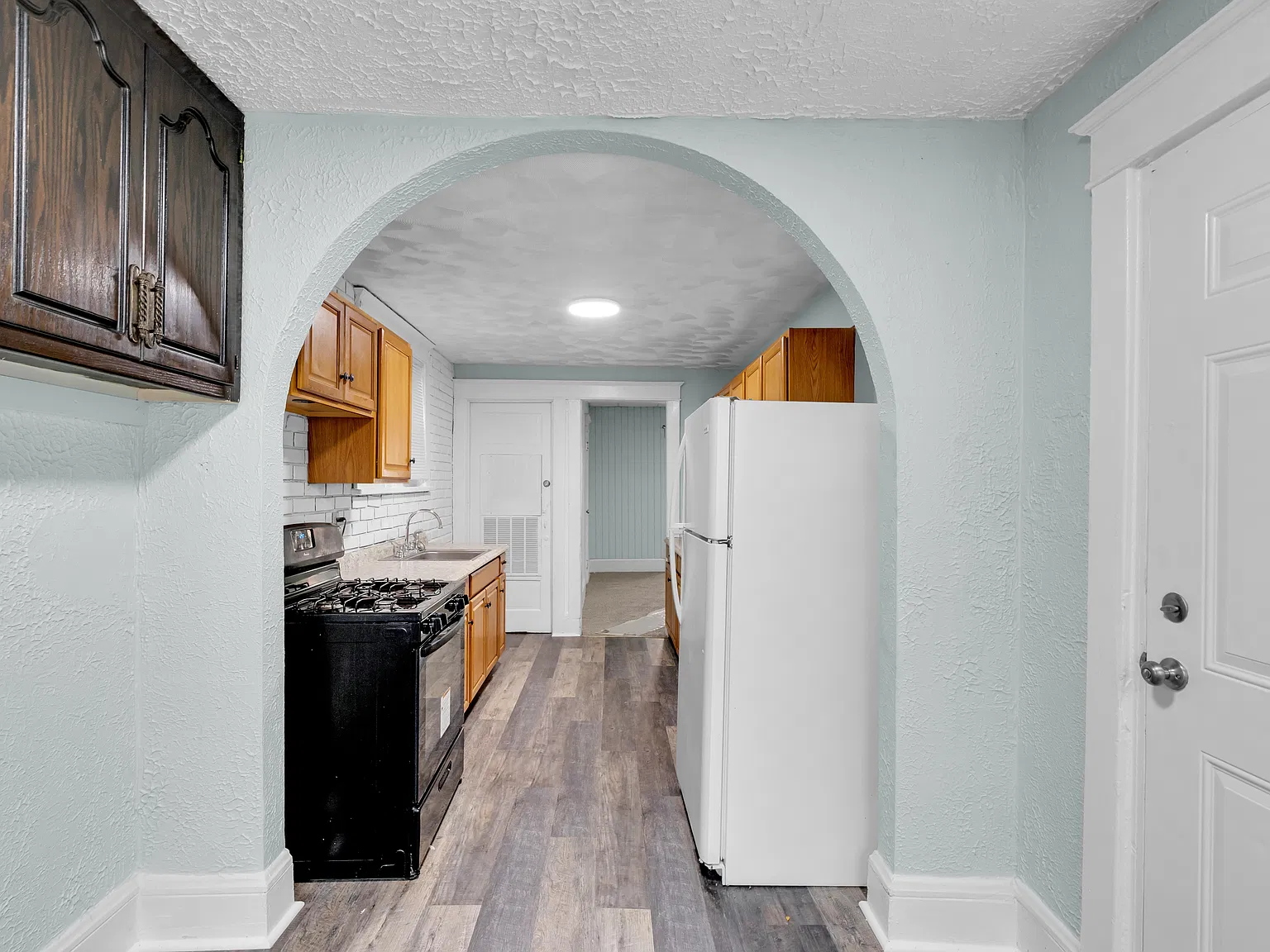 1 bed, 650 sqft, $1,300 — Photo 2