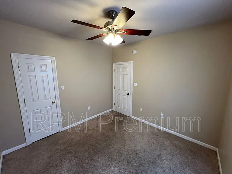 5557 Arialo Dr — Photo 24