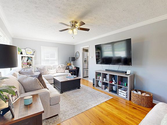 3rd image of 247 Navaho Dr