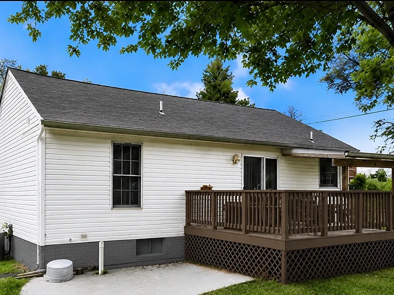 9549 Fingerboard Rd — Photo 27