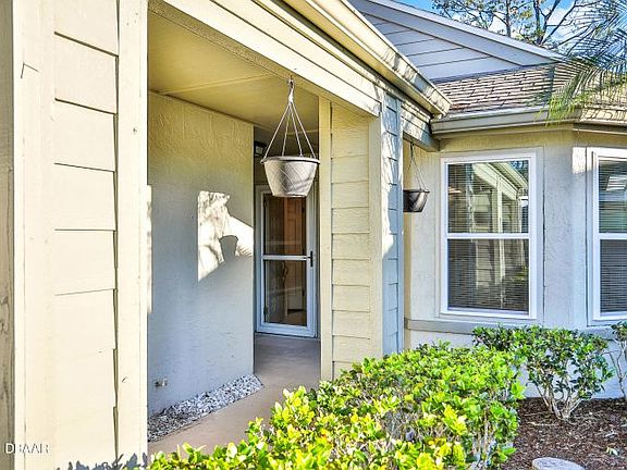 3rd image of 251 Braeburn Cir