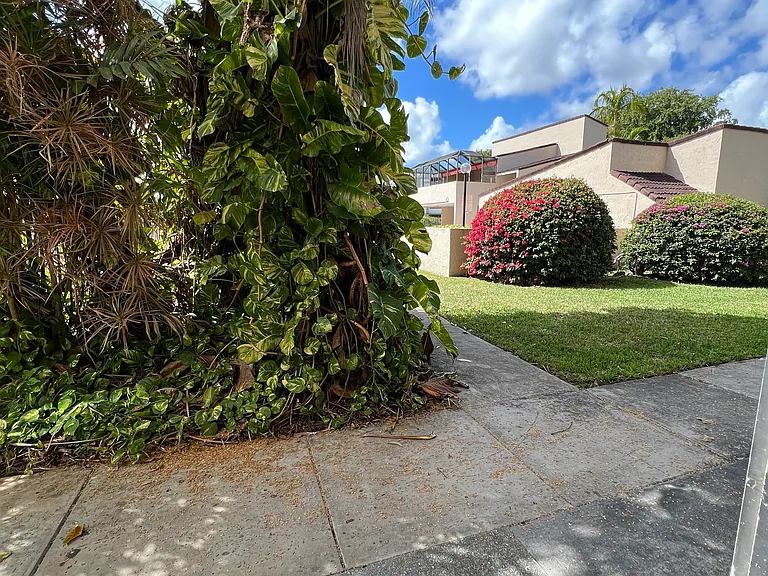 10661 SW 108th Ave — Photo 12